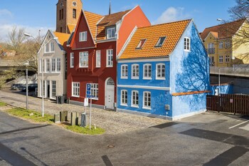 city harbour house