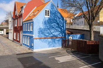 city harbour house