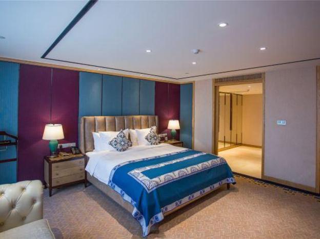 gloria grand hotel