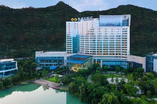 gloria grand hotel