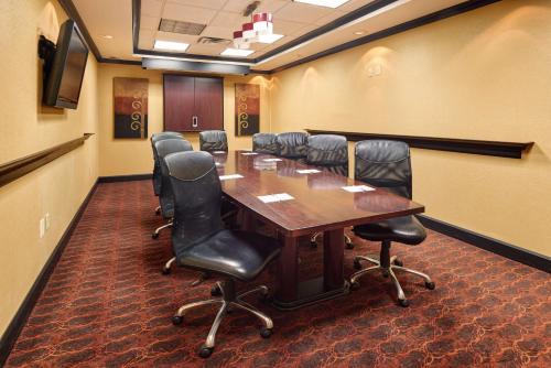 hampton inn and suites waco south