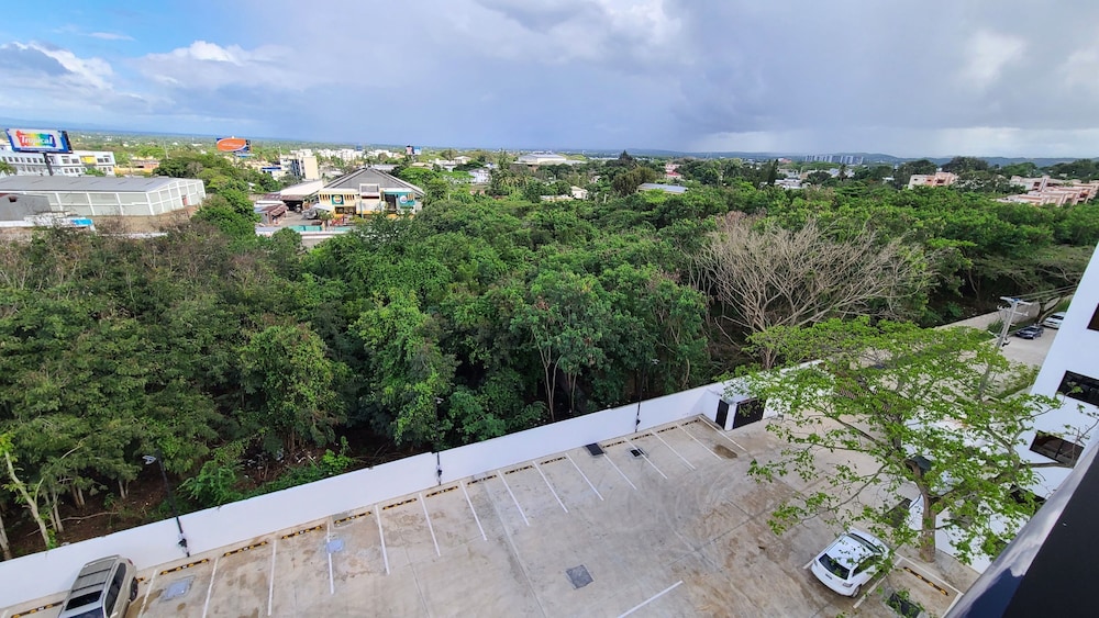 torre de lujo con piscina y seguridad
