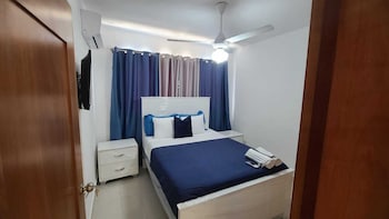 torre de lujo con piscina y seguridad