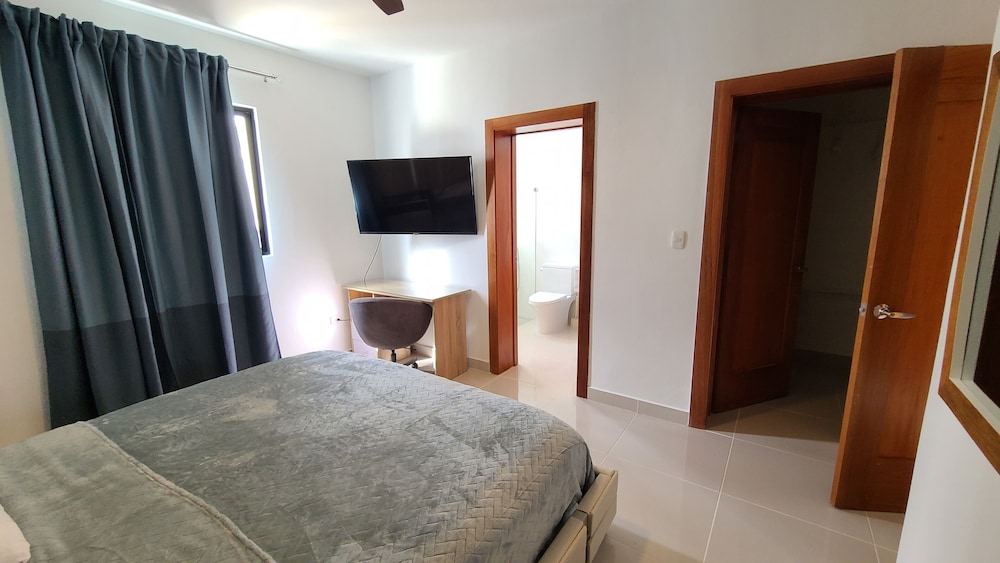 torre de lujo con piscina y seguridad