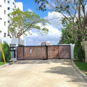 torre de lujo con piscina y seguridad