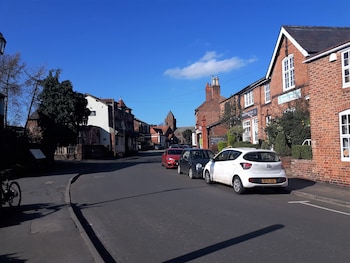 newly upgraded 2 bed house