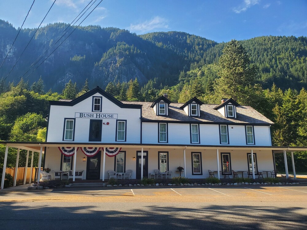 bush house inn