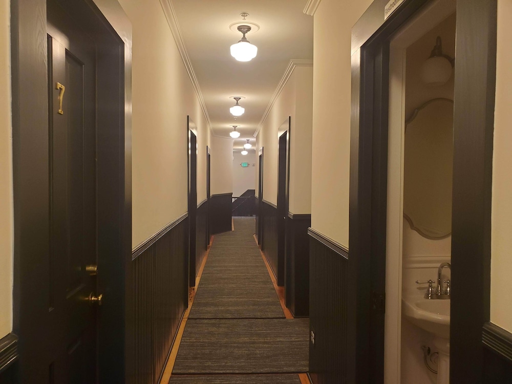 bush house inn