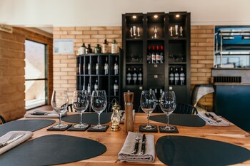 oasis motor inn blackall