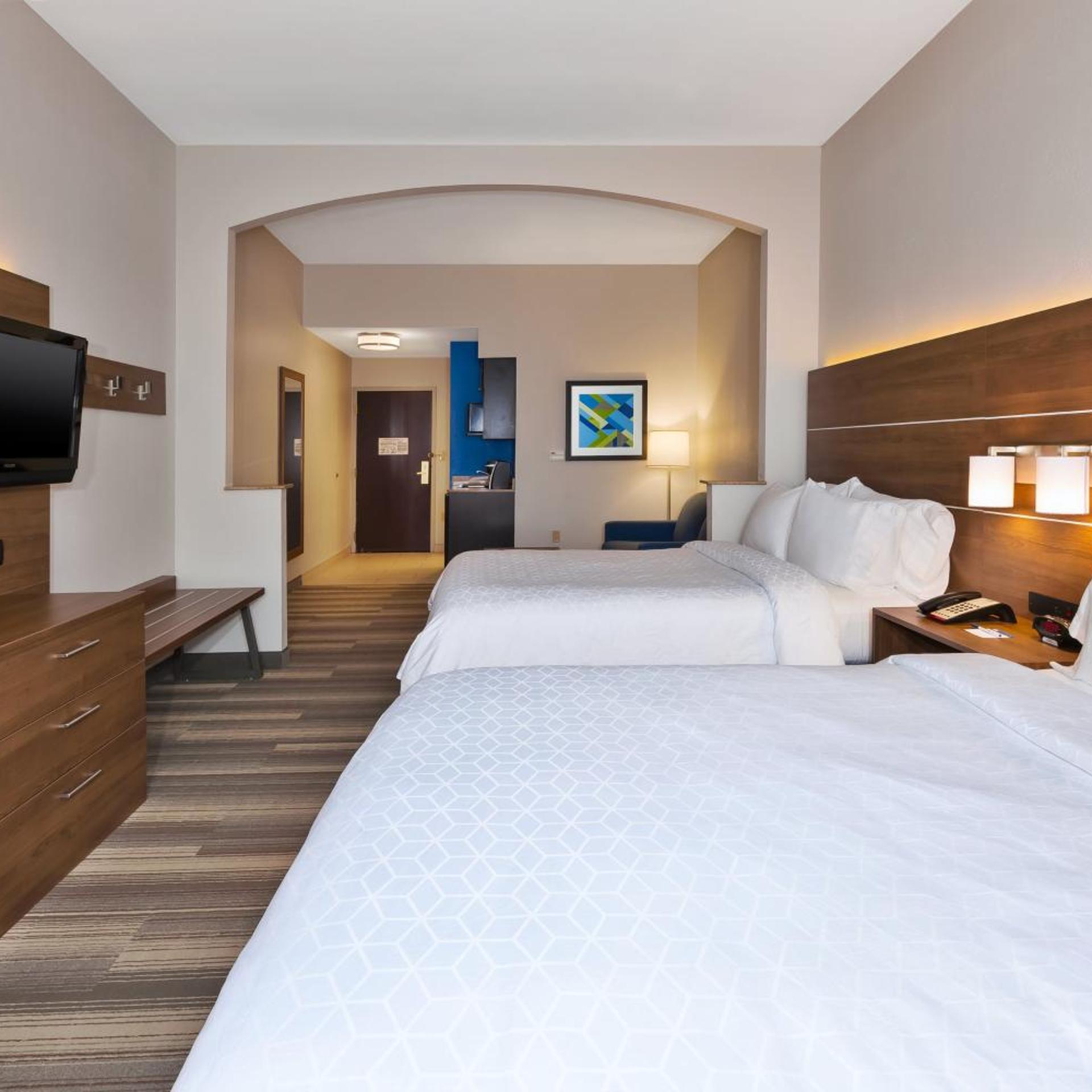 holiday inn express and suites warminster horsham by ihg
