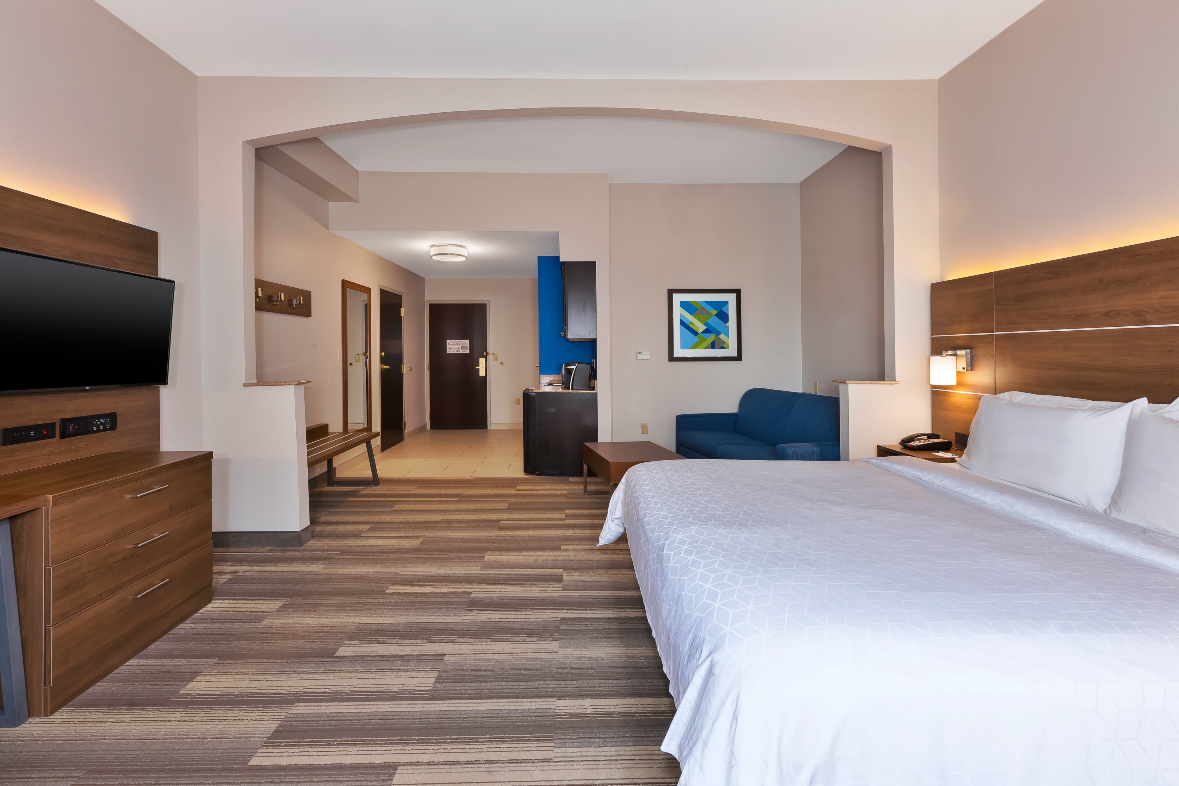 holiday inn express and suites warminster horsham by ihg