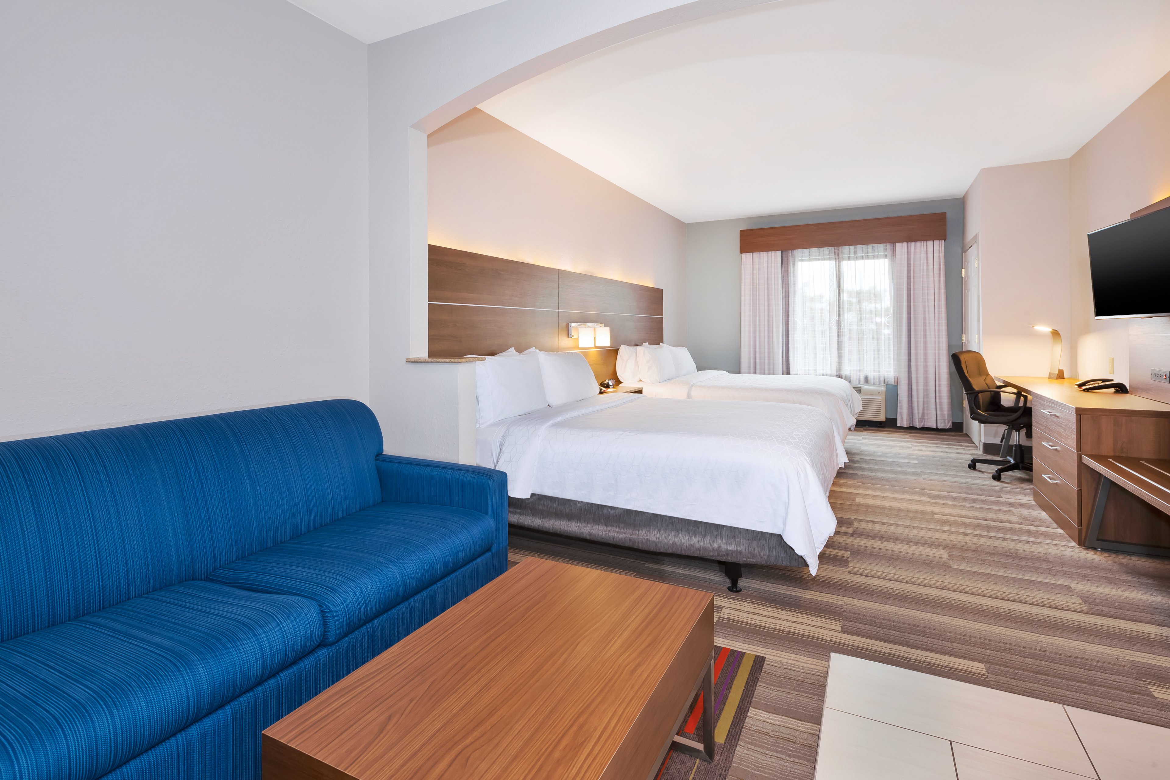 holiday inn express and suites warminster horsham by ihg