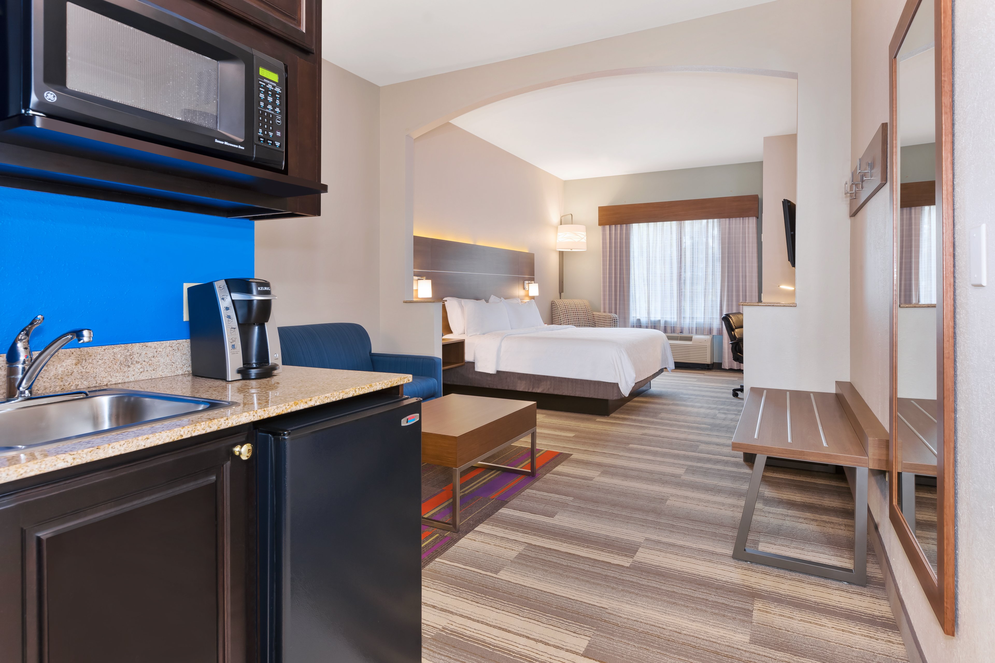 holiday inn express and suites warminster horsham by ihg