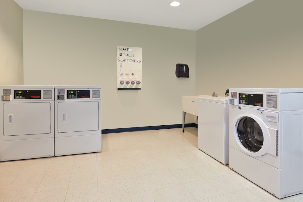 holiday inn express and suites warminster horsham by ihg
