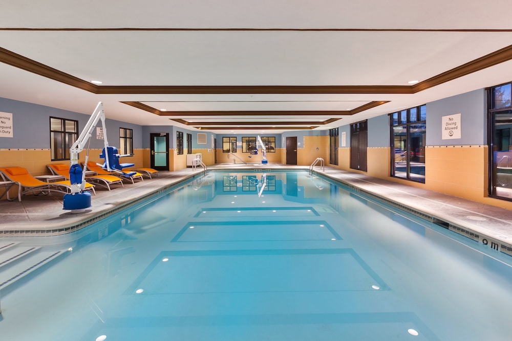 holiday inn express and suites warminster horsham by ihg