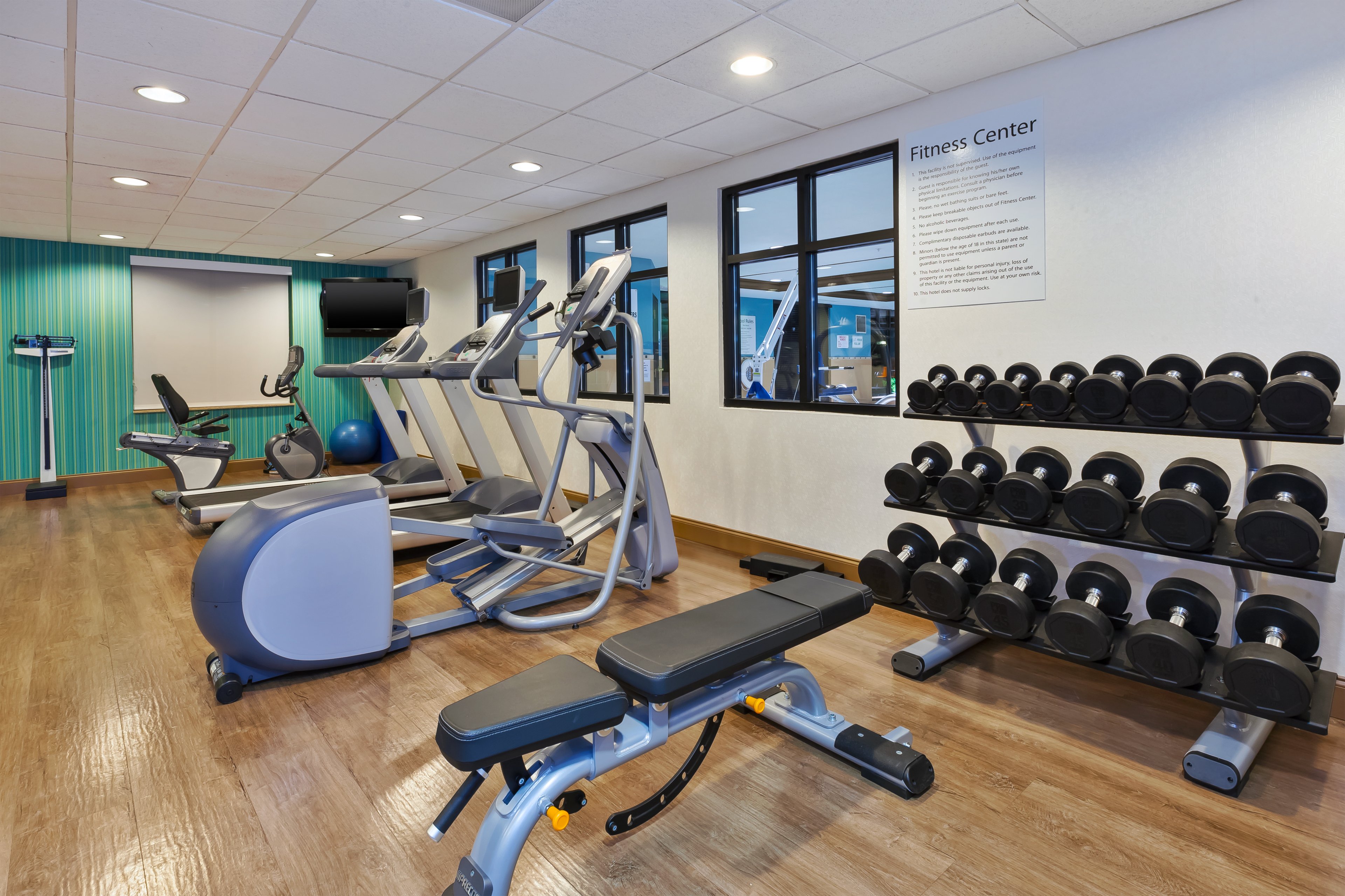 holiday inn express and suites warminster horsham by ihg