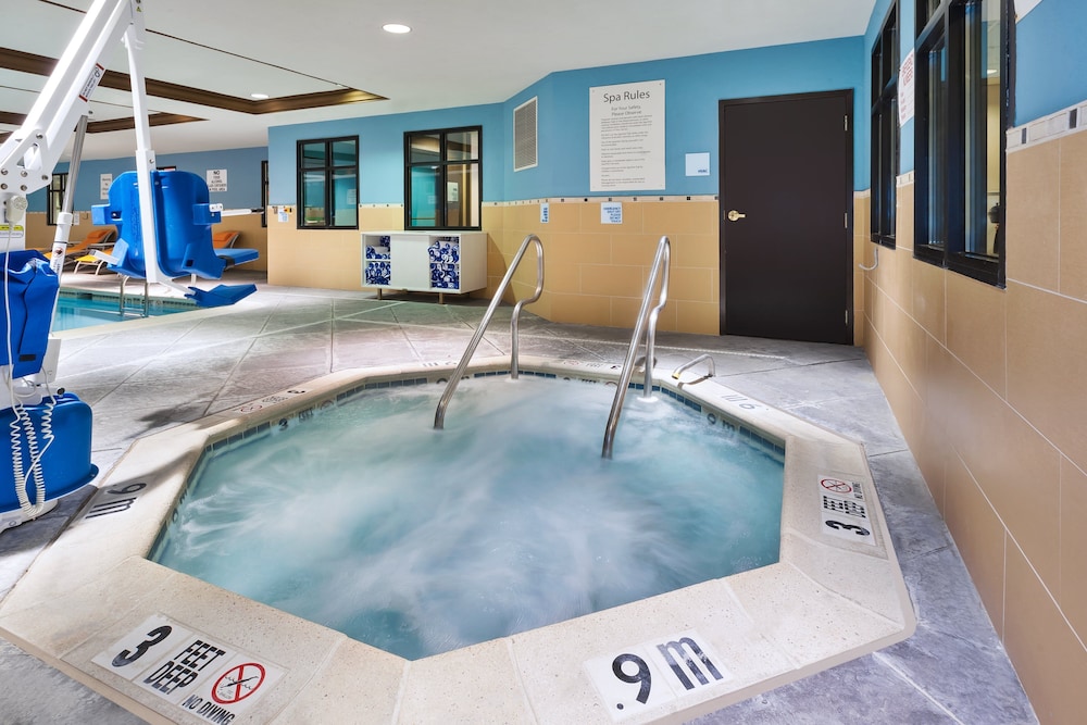 holiday inn express and suites warminster horsham by ihg