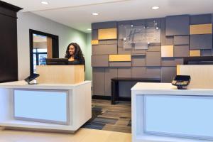 holiday inn express and suites warminster horsham by ihg
