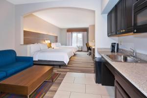 holiday inn express and suites warminster horsham by ihg