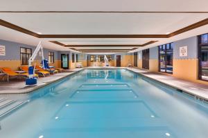 holiday inn express and suites warminster horsham by ihg