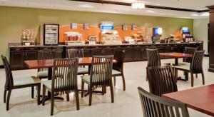 holiday inn express and suites warminster horsham by ihg