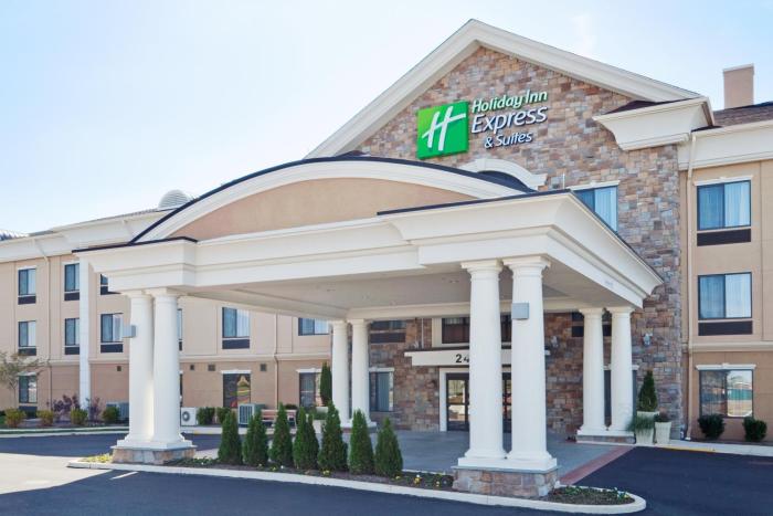 holiday inn express and suites warminster horsham by ihg
