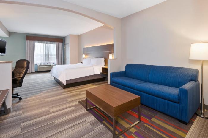 holiday inn express and suites warminster horsham by ihg