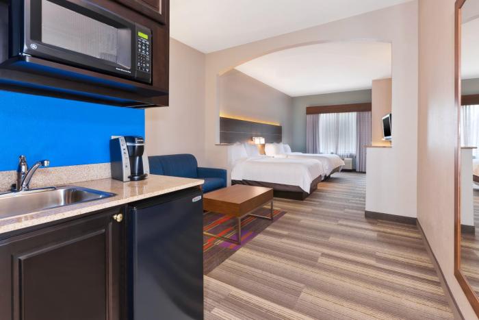 holiday inn express and suites warminster horsham by ihg
