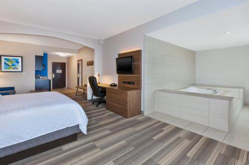 holiday inn express and suites warminster horsham by ihg