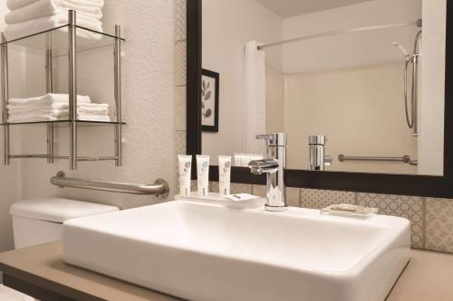 country inn and suites by radisson detroit lakes mn