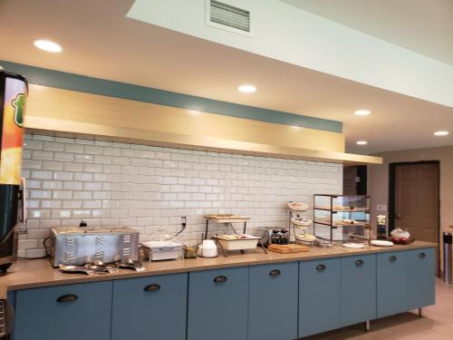 country inn and suites by radisson detroit lakes mn