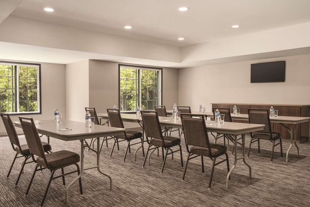 country inn and suites by radisson detroit lakes mn