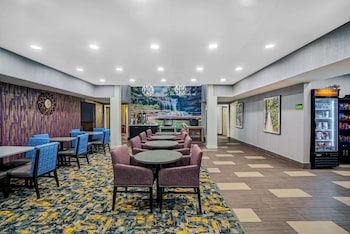 La Quinta Inn & Suites By Wyndham Cookeville,Crossville>>Cookeville,3 star