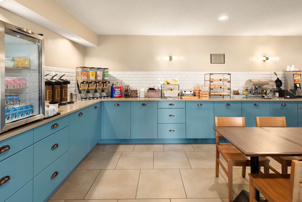 country inn and suites by radisson chippewa falls wi