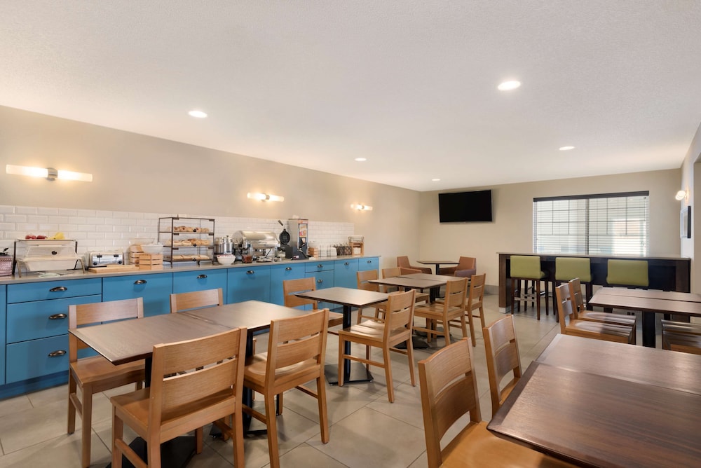 Country Inn & Suites By Radisson, Chippewa Falls, Wi,Chippewa Falls>>Chippewa,3 star