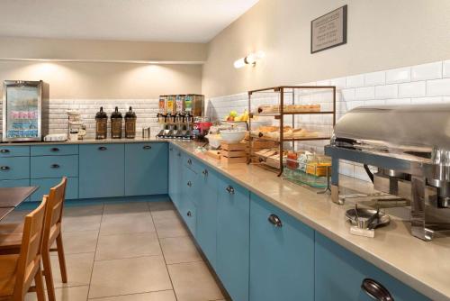 country inn and suites by radisson chippewa falls wi