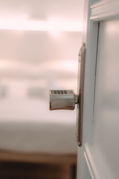 clink rooms and flats