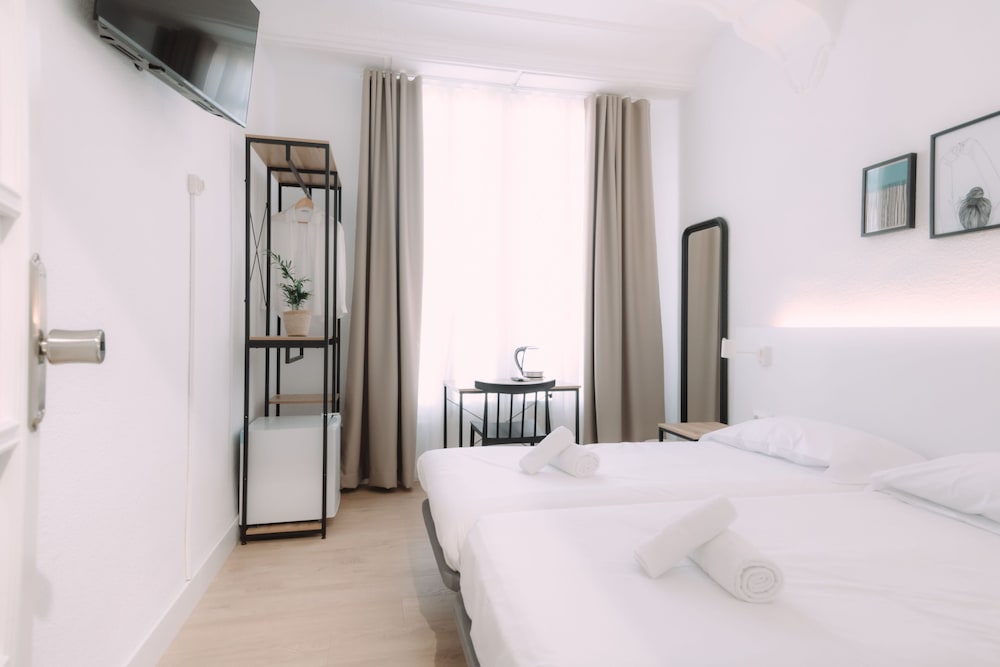 clink rooms and flats