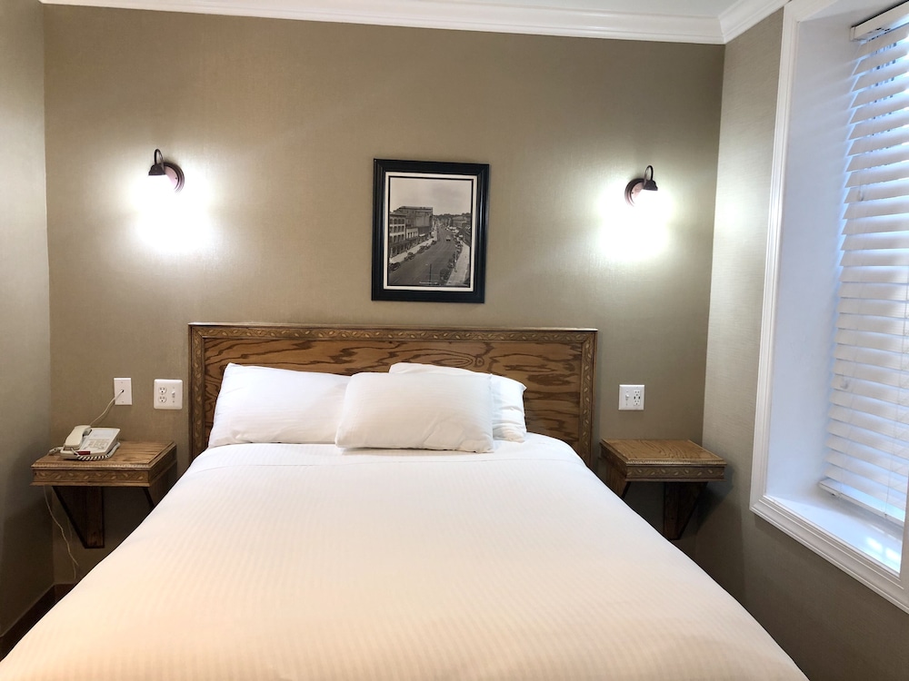 district hotel
