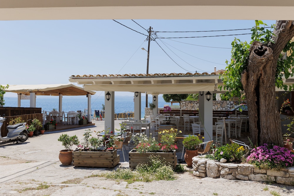 salt and sun apartments by konnect kaminaki beach