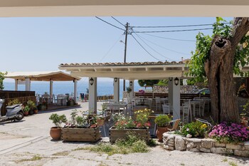 salt and sun apartments by konnect kaminaki beach