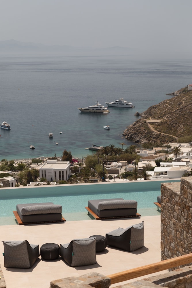 calma suites mykonos