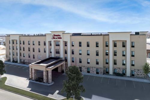 hampton inn and suites williston