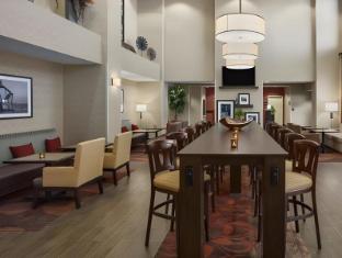hampton inn and suites williston