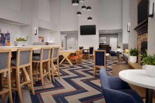 hampton inn and suites williston