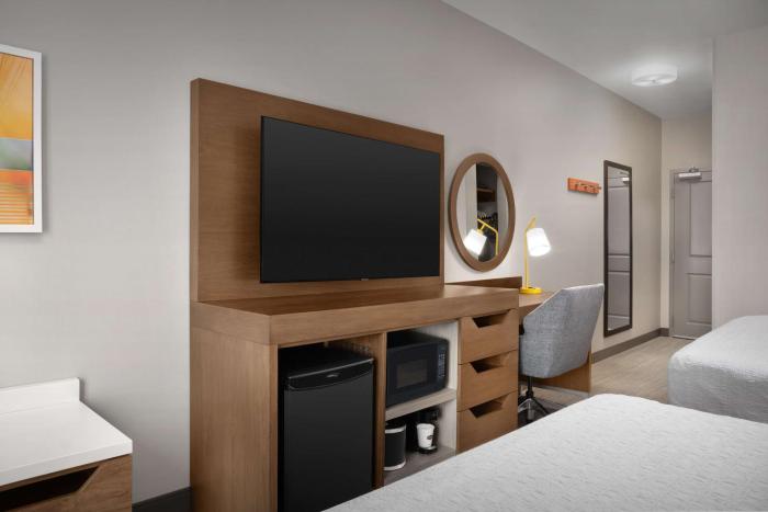 hampton inn and suites williston