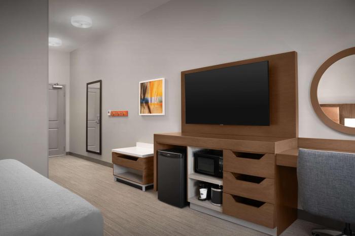 hampton inn and suites williston