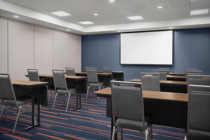 hampton inn and suites williston