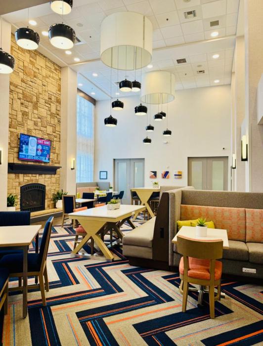 hampton inn and suites williston