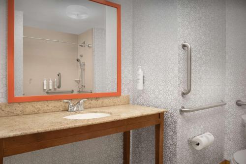 hampton inn and suites williston